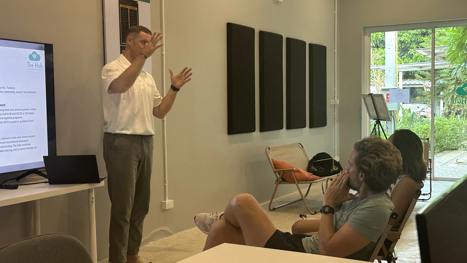 Sjoerd explaining something to a group in a light room
